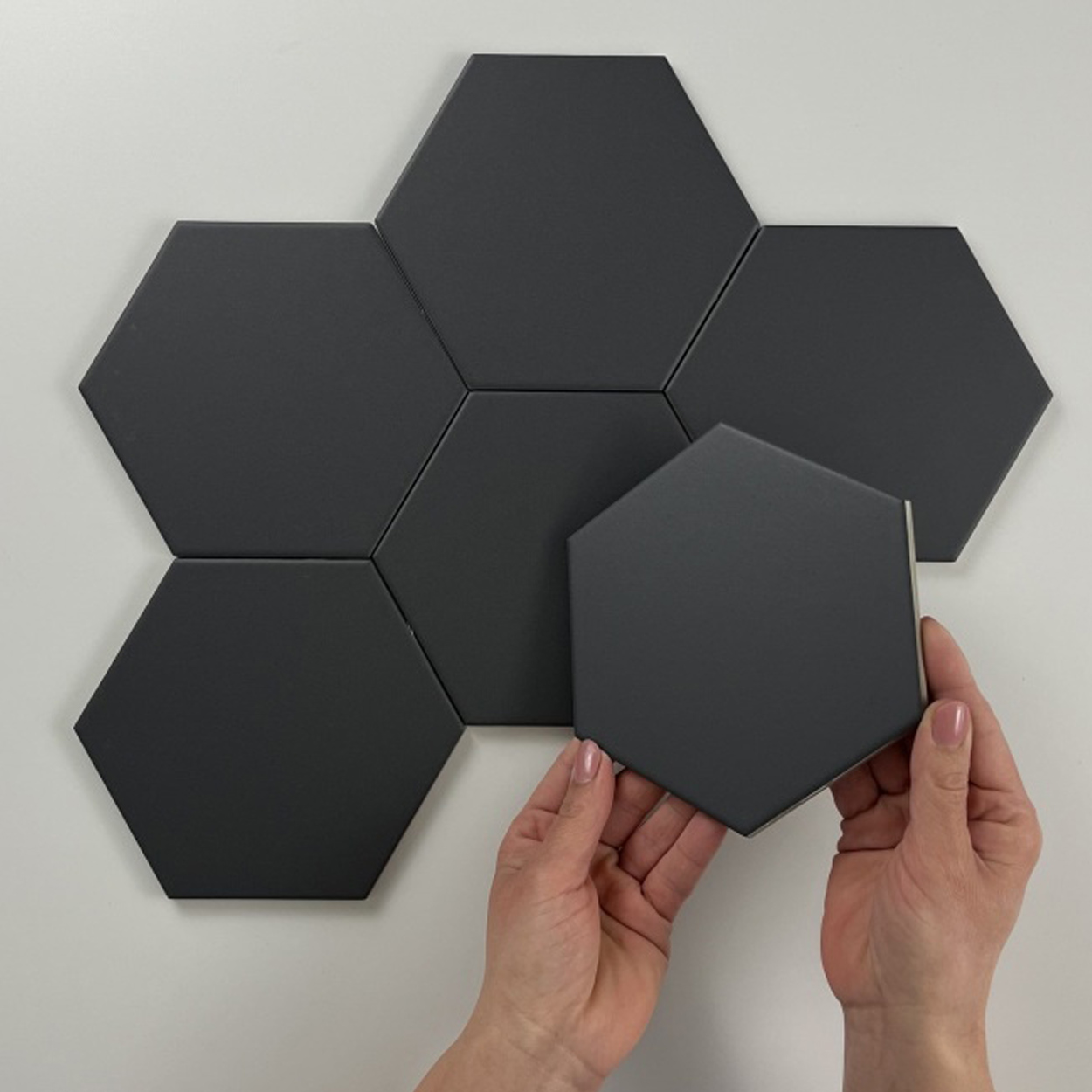 Cifre Ceramica Hexagon Timeless Black mat 15x17cm